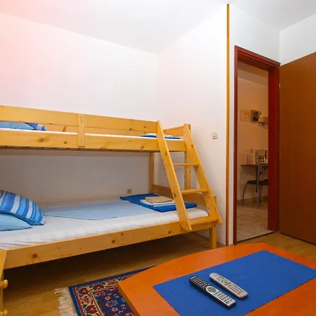 Apartment Mira 295 Stinjan